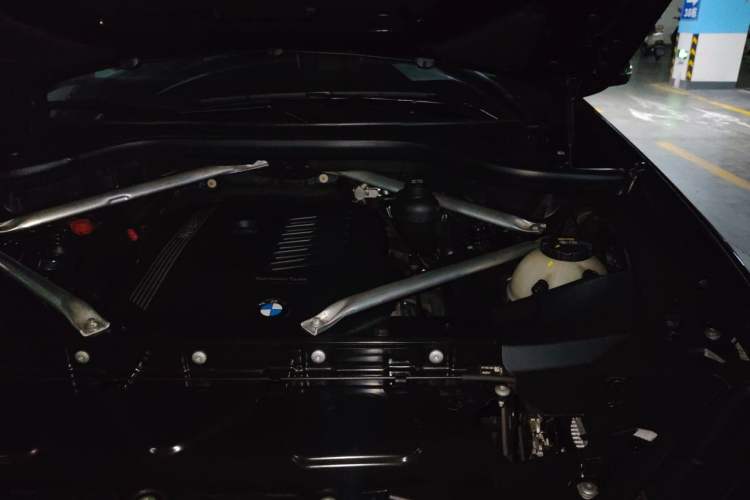 Used BMW X5 2022 xDrive40i M Sport Package Engine Bay Left