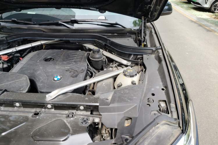 Used BMW X5 2022 xDrive 30Li Luxury M Sport Package Engine Bay Left