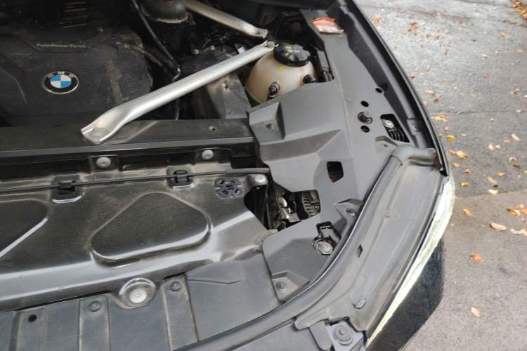 Used BMW X5 2022 xDrive 30Li Luxury M Sport Package Engine Bay Left