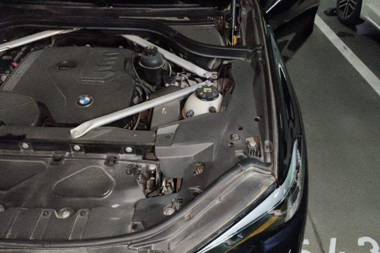Used BMW X5 2022 xDrive 30Li M Sport Package Engine Bay Left