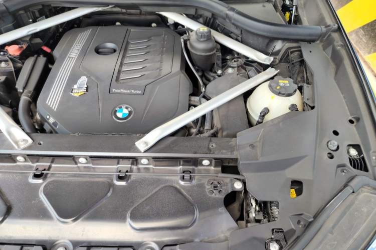 Used BMW X5 2022 xDrive40i M Sport Package Engine Bay Left