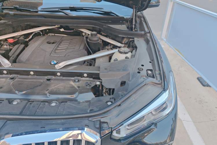 Used BMW X5 2022 xDrive 40Li M Sport Package Engine Bay Left
