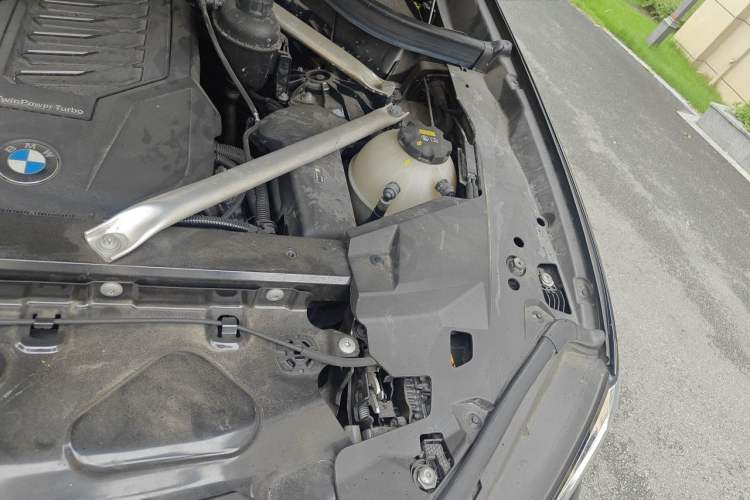 Used BMW X5 2022 xDrive 40Li M Sport Package Engine Bay Left