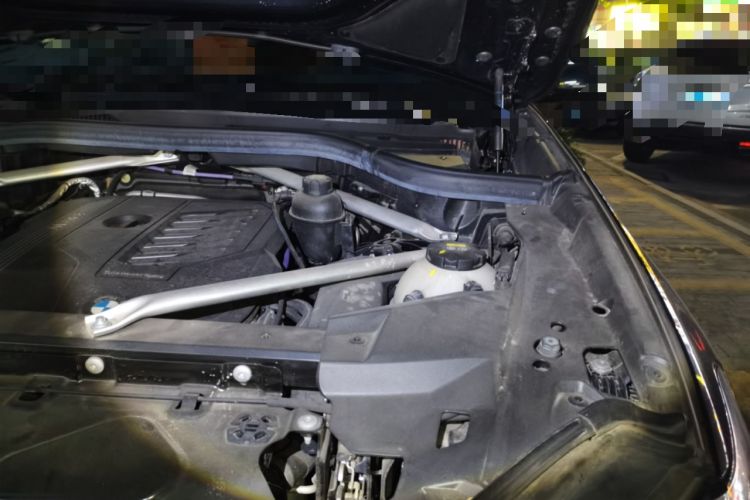 Used BMW X5 2022 xDrive 40Li M Sport Package Engine Bay Left