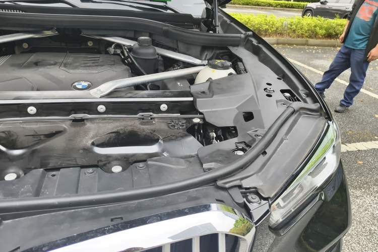 Used BMW X5 2022 xDrive 30Li Luxury M Sport Package Engine Bay Left