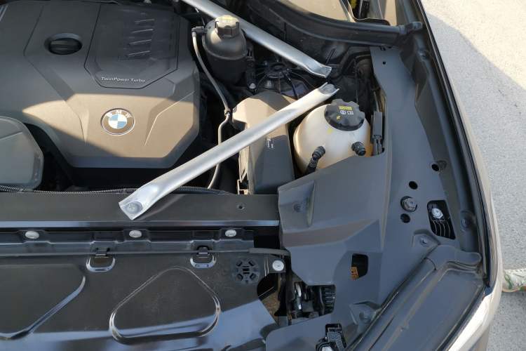 Used BMW X5 2022 xDrive 30Li Luxury M Sport Package Engine Bay Left