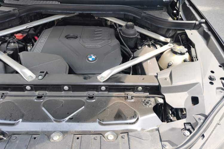 Used BMW X5 2022 xDrive 30Li Luxury M Sport Package Engine Bay Left