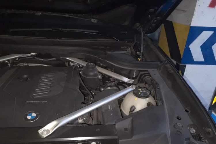 Used BMW X5 2022 Restyled xDrive 40Li M Sport Package Engine Bay Left