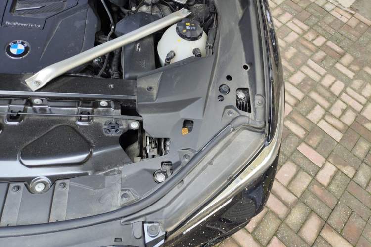 Used BMW X5 2022 xDrive 40Li M Sport Package Engine Bay Left