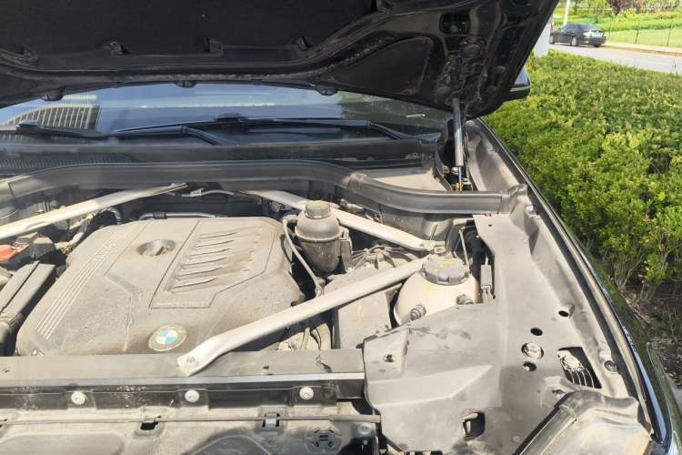 Used BMW X5 2022 xDrive 40Li M Sport Package Engine Bay Left
