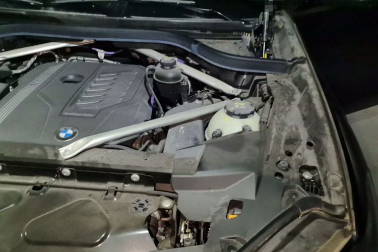 Used BMW X5 2022 Restyled xDrive 40Li Luxury Edition M Sport Package Engine Bay Left