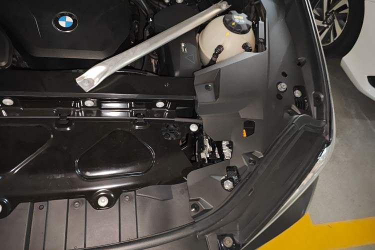 Used BMW X5 2022 xDrive 30Li Luxury M Sport Package Engine Bay Left