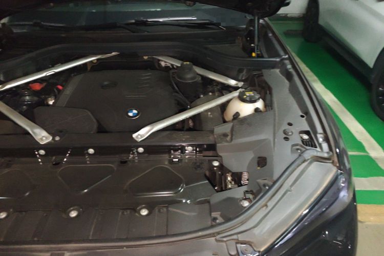 Used BMW X5 2022 xDrive 30Li Luxury M Sport Package Engine Bay Left