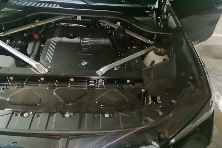 Used BMW X5 2022 xDrive 40Li M Sport Package Engine Bay Left