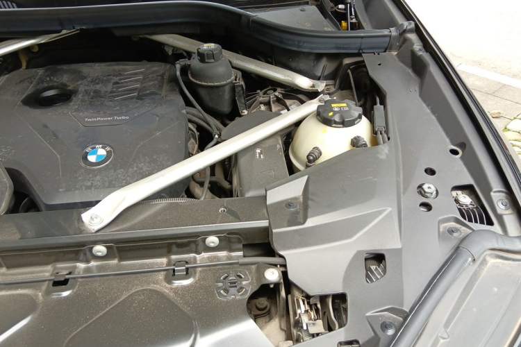 Used BMW X5 2022 xDrive 30Li M Sport Package Engine Bay Left