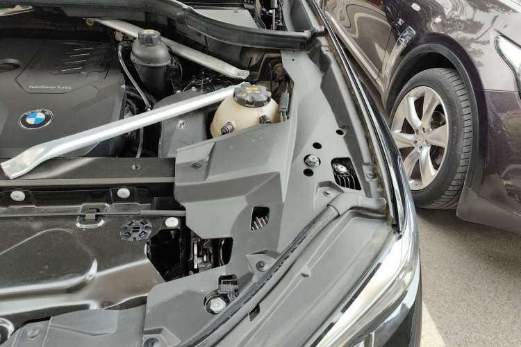 Used BMW X5 2022 xDrive 30Li M Sport Package Engine Bay Left