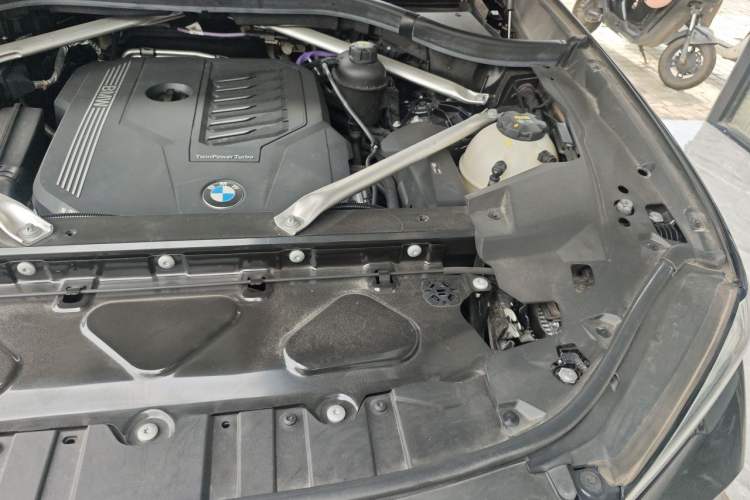 Used BMW X5 2022 xDrive 40Li M Sport Package Engine Bay Left