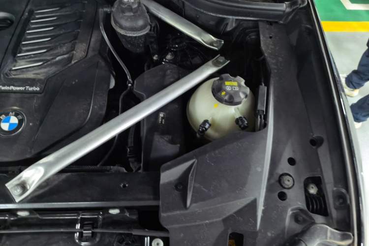 Used BMW X5 2022 xDrive 40Li M Sport Package Engine Bay Left