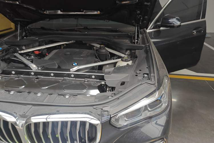 Used BMW X5 2022 Restyled xDrive 30Li Luxury Version M Sport Package Engine Bay Left
