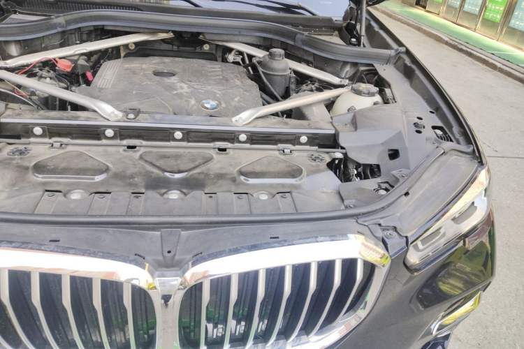 Used BMW X5 2022 xDrive 30Li M Sport Package Engine Bay Left