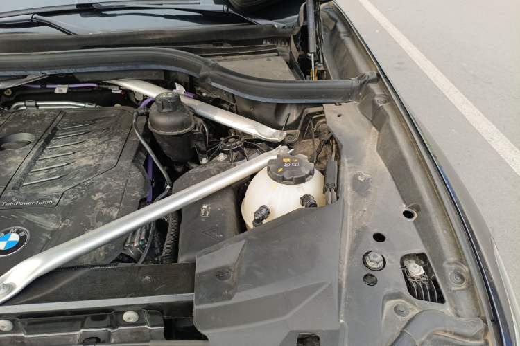 Used BMW X5 2022 Restyled xDrive 40Li M Sport Package Engine Bay Left