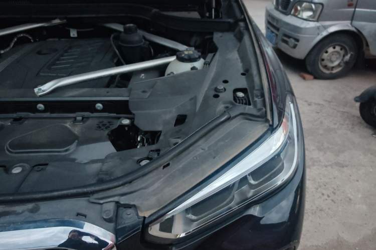 Used BMW X5 2022 xDrive 40Li Luxury Edition M Sport Package Engine Bay Left