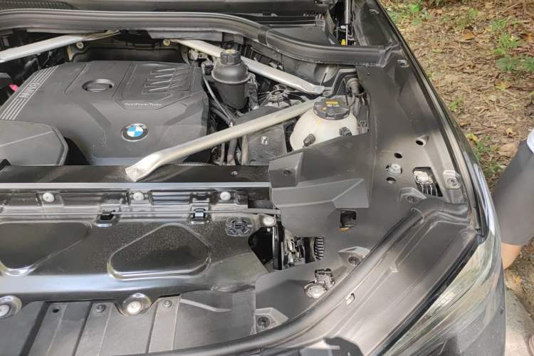 Used BMW X5 2022 xDrive 30Li Luxury M Sport Package Engine Bay Left