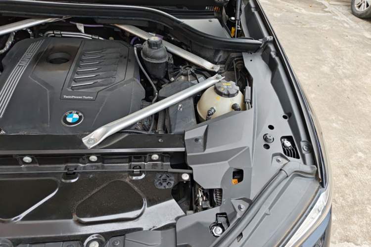 Used BMW X5 2022 xDrive 40Li M Sport Package Engine Bay Left