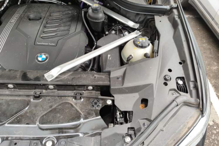 Used BMW X5 2022 xDrive 40Li Luxury Edition M Sport Package Engine Bay Left