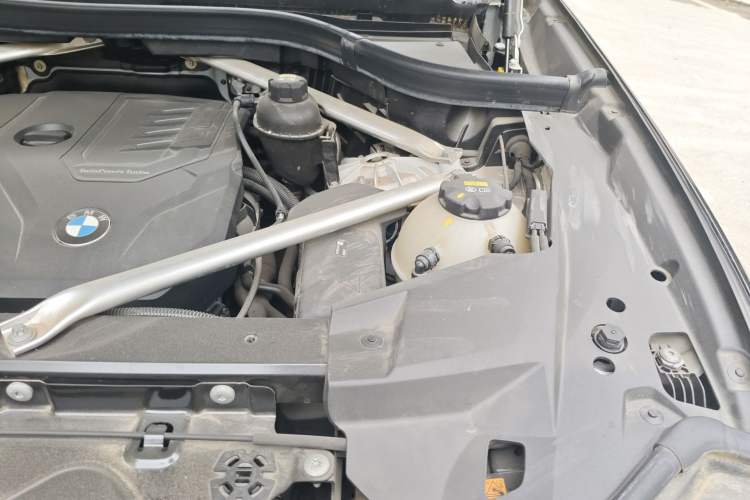 Used BMW X5 2022 xDrive 30Li Luxury M Sport Package Engine Bay Left