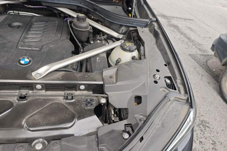 Used BMW X5 2022 xDrive 40Li M Sport Package Engine Bay Left