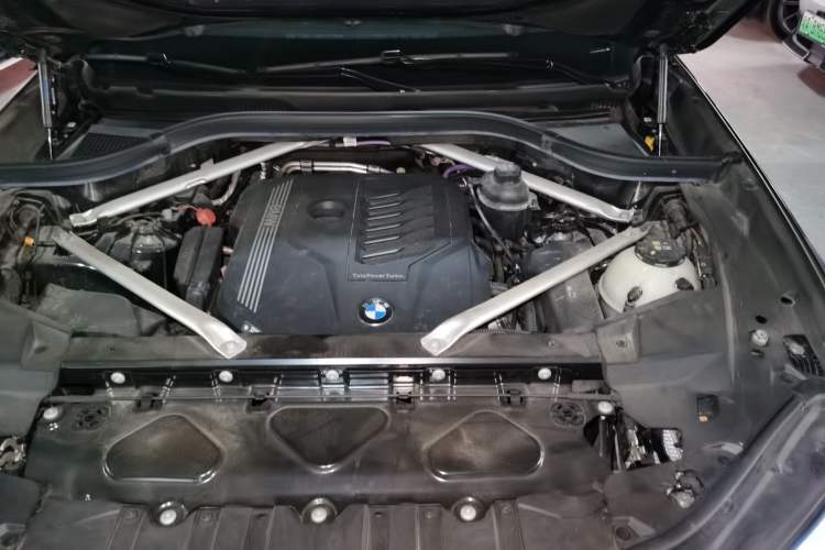 Used BMW X5 2022 Restyled xDrive 40Li M Sport Package Engine Bay Left
