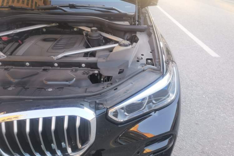 Used BMW X5 2022 xDrive40i Luxury Edition M Sport Package Engine Bay Left