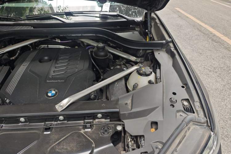Used BMW X5 2022 Restyled xDrive 40Li Luxury Edition M Sport Package Engine Bay Left