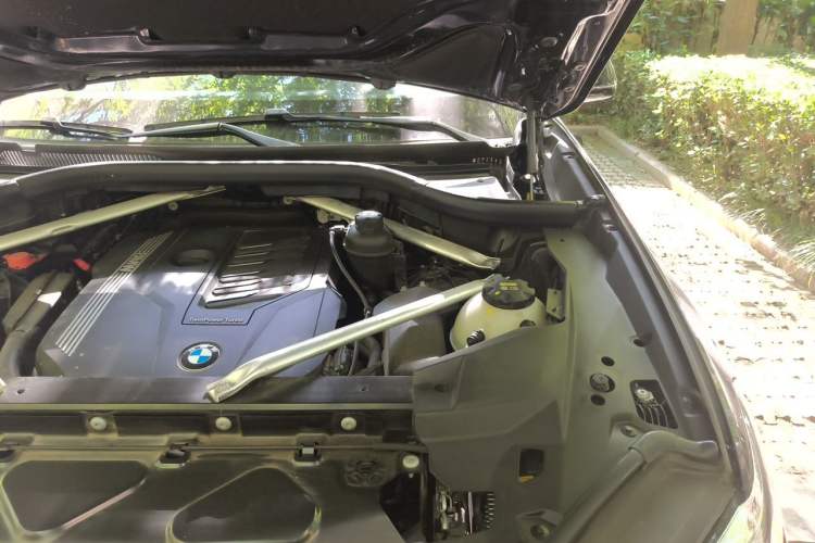 Used BMW X5 2022 xDrive40i M Sport Package Engine Bay Left