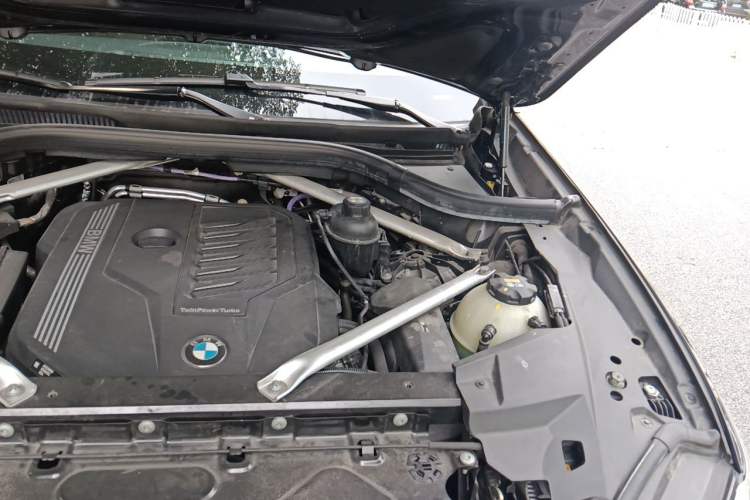 Used BMW X5 2022 Restyled xDrive 40Li M Sport Package Engine Bay Left