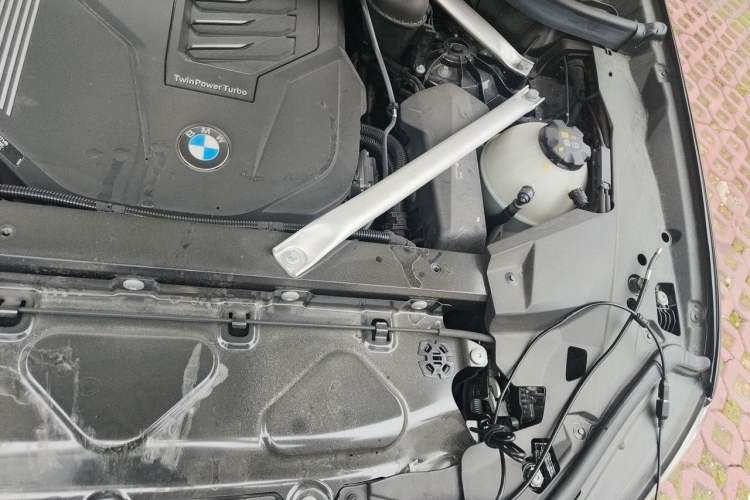 Used BMW X5 2022 Restyled xDrive 40Li M Sport Package Engine Bay Left