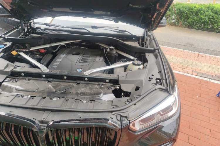 Used BMW X5 2022 Restyled xDrive 40Li Luxury Edition M Sport Package Engine Bay Left