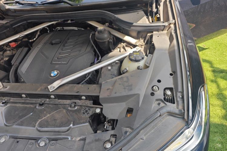 Used BMW X5 2022 xDrive 40Li M Sport Package Engine Bay Left