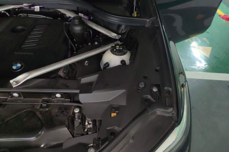 Used BMW X5 2022 xDrive 40Li M Sport Package Engine Bay Left