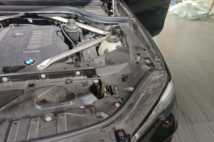 Used BMW X5 2022 xDrive 40Li M Sport Package Engine Bay Left