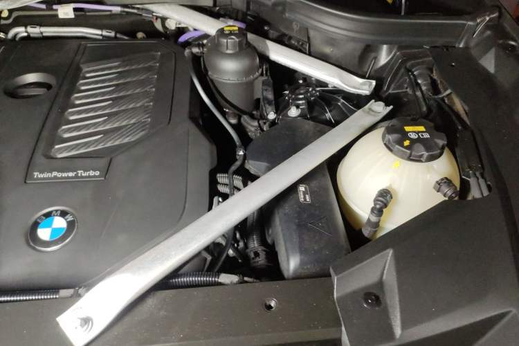 Used BMW X5 2022 Restyled xDrive 40Li Luxury Edition M Sport Package Engine Bay Left