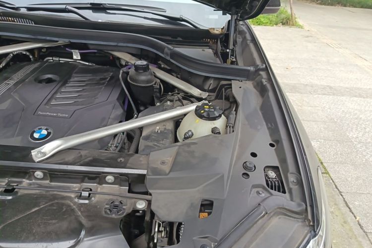 Used BMW X5 2022 xDrive 40Li M Sport Package Engine Bay Left
