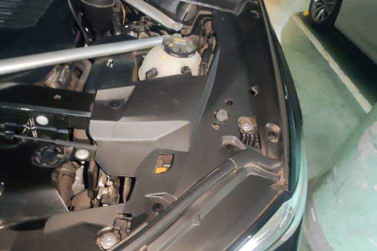 Used BMW X5 2022 xDrive 40Li M Sport Package Engine Bay Left
