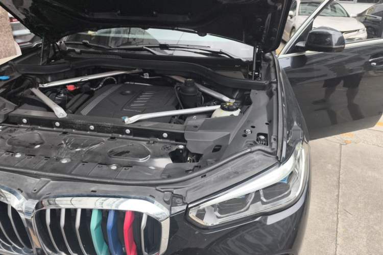 Used BMW X5 2022 xDrive 40Li M Sport Package Engine Bay Left
