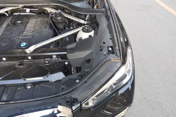 Used BMW X5 2022 xDrive 40Li M Sport Package Engine Bay Left