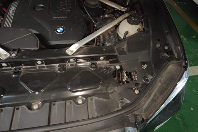 Used BMW X5 2022 xDrive 30Li M Sport Package Engine Bay Left