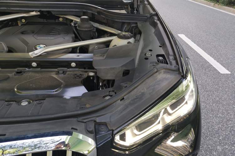 Used BMW X5 2022 xDrive 30Li Luxury M Sport Package Engine Bay Left