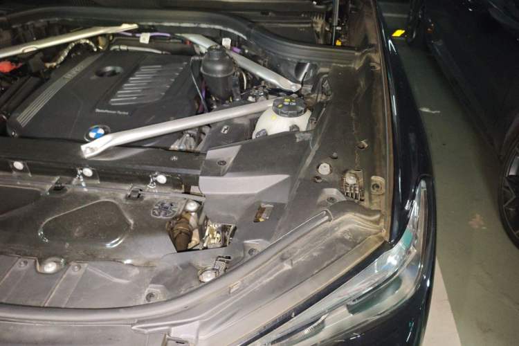 Used BMW X5 2022 xDrive 40Li M Sport Package Engine Bay Left