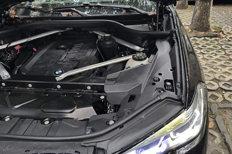 Used BMW X5 2022 xDrive40i M Sport Package Engine Bay Left